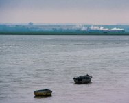 barques et train au loin en baie de Somme.jpg