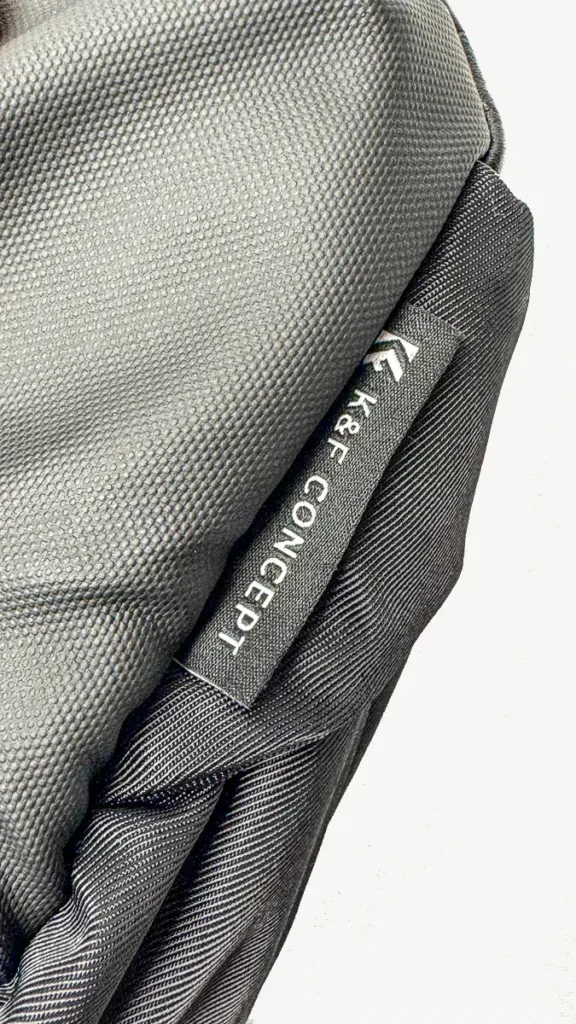 Finition du sling bag KF13157V1